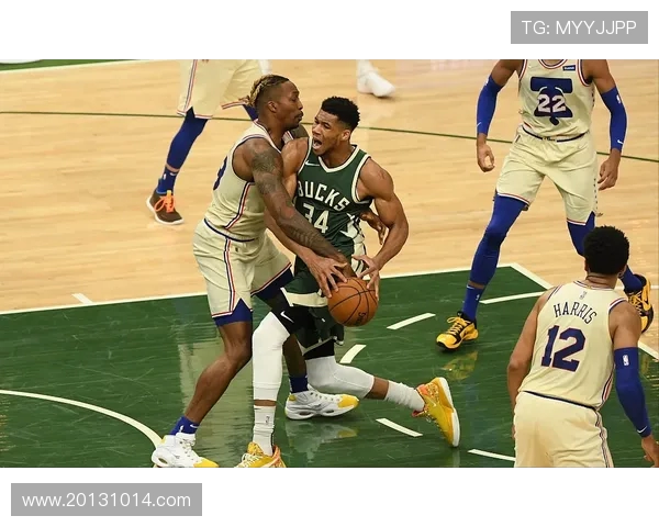 雷诺双十数据领衔全场 12投6中砍下12分14篮板助球队获胜